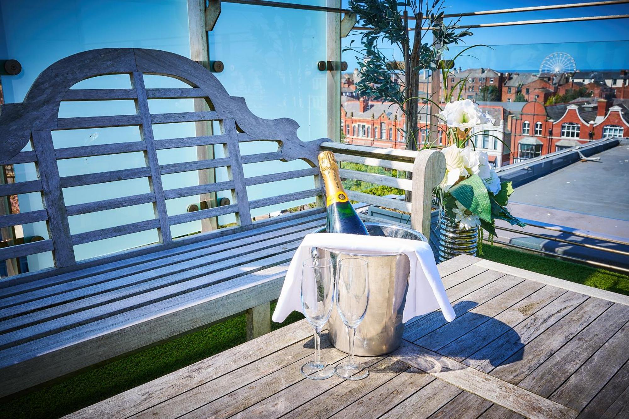 The Vincent Hotel Southport Buitenkant foto